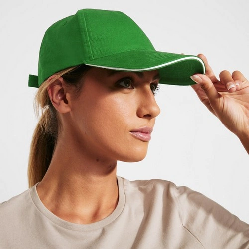 GORRA CON SÁNDWICH A CONTRASTE ERIS REF GO7019 ROLY